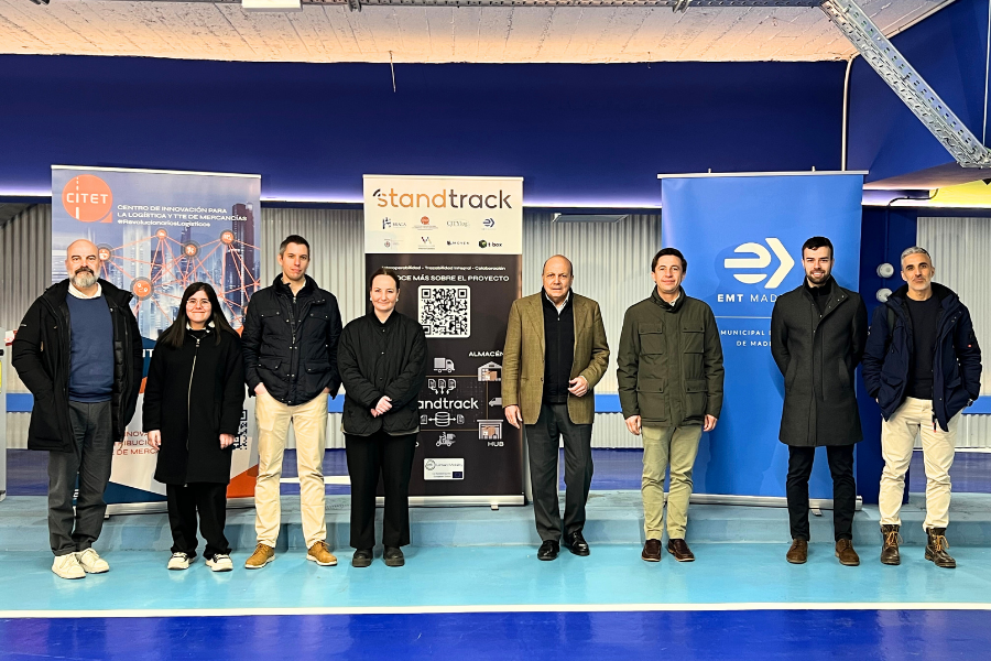 CityLogin_es's tweet photo. 🤩📣 ¡Falta poco para que podáis ver la demo del proyecto europeo #Standtrack, del que formamos parte! Conseguirá registrar la #trazabilidad completa de los bultos mediante el código único.
Os dejamos un pequeño adelanto del "making of" 😉 https://t.co/7TPUeaT59M