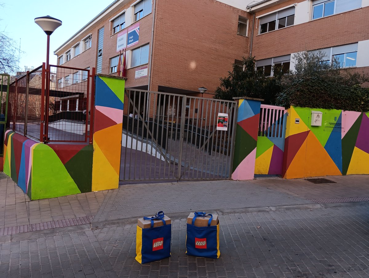 MJMoricheMJ's tweet photo. 🤖 CEIP Guindalera ya ha recibido sus TRUE TRUE. 🤖 ¡Están encantados con ellos y listos para comenzar a trabajar! 🤖 En 3 días nos ponemos manos a la obra. 🚀#Código Escuela 4_0_Madrid #IF_CMadrid #TRUE https://t.co/mtLUXpvXep #Prodel.es #Cumplubot https://t.co/GWYt1gGPaA