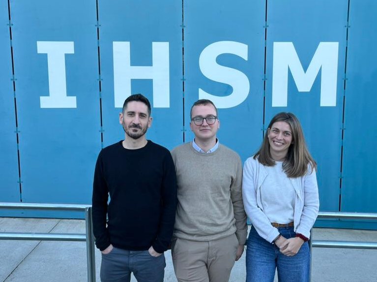 👐Damos la bienvenida a Alicia Talavera y David Ferrer que se incorporan al grupo "Mejora y biología del desarrollo de frutales subtropicales" del IHSM La Mayora dentro del programa formativo Momentum CSIC con el investigador Noé Fernández para trabajar en análisis bioinformático