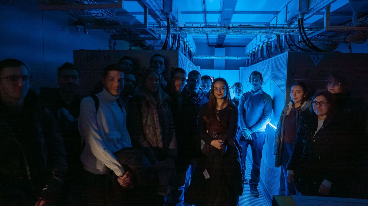 COBISSNET's tweet image. 💻 Včeraj smo v IZUM-u gostili študente Fakultete za računalništvo in informatiko Univerze v Ljubljani!👩‍💻👨‍💻
Predstavili smo jim delovanje HPC Vega, enega najmočnejših superračunalnikov v Evropi, ki so si ga lahko tudi ogledali. 

Hvala za obisk!