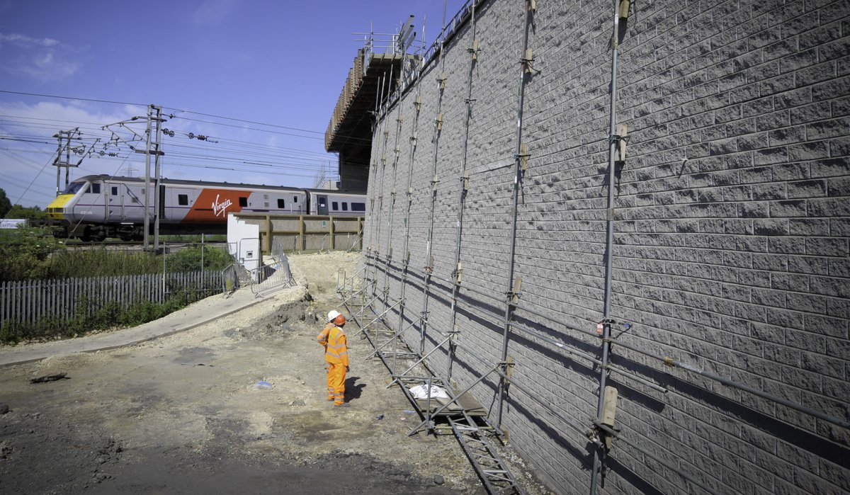 LECA Environmental Product Declarations (EPD): Providing Transparency within Construction and Design 🏗️

📩 Need More Information?
 Learn more about our Leca EPDs and how they can support your projects: lnkd.in/e2twgt8J