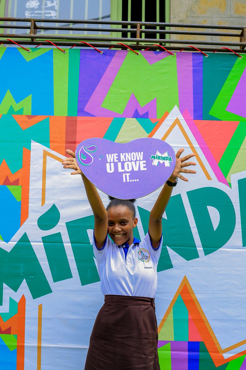 mirindaUg's tweet photo. UNLEASH YOUR VIBE!

Do you, and let Mirinda do the rest!
So, go ahead and express yourself, be bold, be bright, and be YOU!🤗💃🕺

#FlavorThatSlaps 
#LetsGetFlavored https://t.co/YhOuWfkwNe