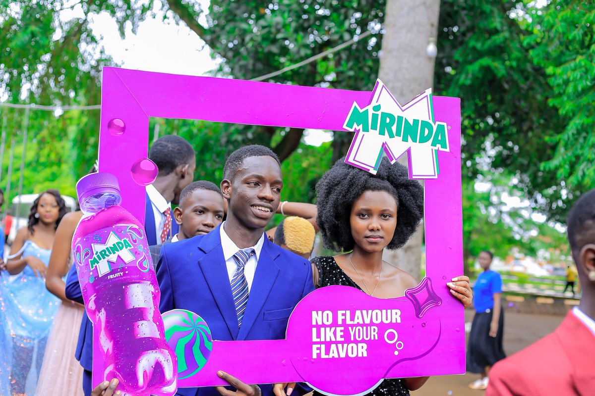 mirindaUg's tweet photo. UNLEASH YOUR VIBE!

Do you, and let Mirinda do the rest!
So, go ahead and express yourself, be bold, be bright, and be YOU!🤗💃🕺

#FlavorThatSlaps 
#LetsGetFlavored https://t.co/YhOuWfkwNe