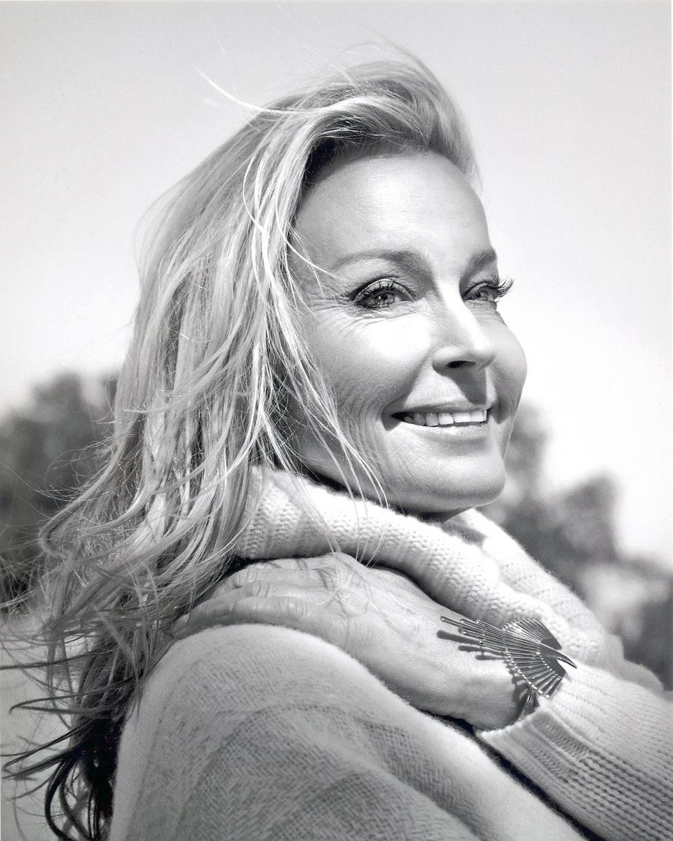 Josekcampos's tweet photo. ¡#BuenosDías 🌅☕️🧤🧣¡
📷@boderek en #SantaYnez... su refugio por muchos años
#Recuerdos #SantaBarbaraMagazine #Winter2014
¡#FELIZMartes para todos 🌎 desde #Málaga 💙🌥️
@paulinaporizkov @ivonnebaki @dhlovelife @ShaniaTwain @pamelaanderson @CaballosPRE @SICABOficial https://t.co/P6ttklDZCh