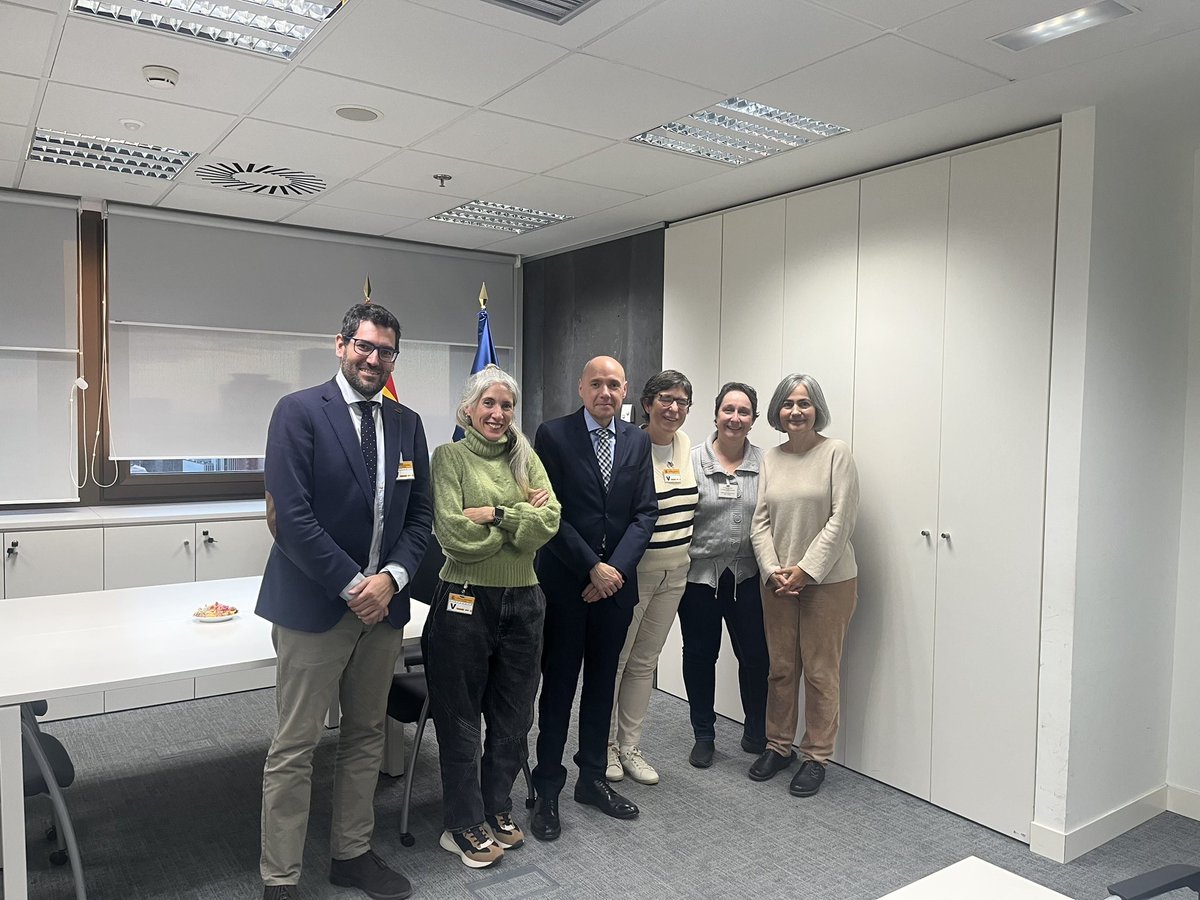 AUPDCS (@aupdcs) on Twitter photo Reunión el 16/01/2025 de las Juntas directivas de AUPDCS,<a href="/SociedadSEA/">SEA</a> <a href="/SEDLL/">SIDLL</a> <a href="/_SEIEM/">SEIEM</a> <a href="/ApiceDce/">APICE DCE</a> con el Secretario General de Universidades, el sr. Francisco García Pascual, para hablar de la formación inicial de docentes <a href="/UniversidadGob/">Ministerio de Universidades</a> <a href="/PacoGarciaPasc/">Francisco García Pascual</a> <a href="/cienciagob/">Ministerio de Ciencia, Innovación y Universidades</a> y <a href="/educaciongob/">Ministerio de Educación, FP y Deportes</a> Reunión el 16/01/2025 de las Juntas directivas de AUPDCS,<a href="/SociedadSEA/">SEA</a> <a href="/SEDLL/">SIDLL</a> <a href="/_SEIEM/">SEIEM</a> <a href="/ApiceDce/">APICE DCE</a> con el Secretario General de Universidades, el sr. Francisco García Pascual, para hablar de la formación inicial de docentes <a href="/UniversidadGob/">Ministerio de Universidades</a> <a href="/PacoGarciaPasc/">Francisco García Pascual</a> <a href="/cienciagob/">Ministerio de Ciencia, Innovación y Universidades</a> y <a href="/educaciongob/">Ministerio de Educación, FP y Deportes</a>