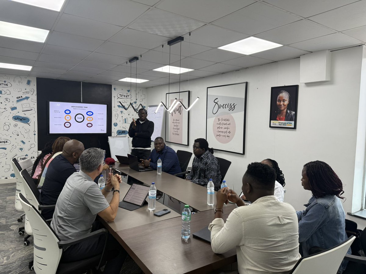 AdewaleYusuf_'s tweet image. Back to the room where it all started. Let the show begin!