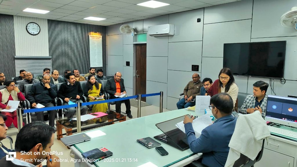 फिरोजाबाद महोत्सव -2025 की तैयारियों के संबंध में जिलाधिकारी <a href="/RameshRanjanIAS/">Ramesh Ranjan</a> ने नगर आयुक्त, मुख्य विकास अधिकारी एवं अन्य अधिकारियों के साथ बैठक कर संबंधित अधिकारियों को आवश्यक दिशा निर्देश दिए। <a href="/CMOfficeUP/">CM Office, GoUP</a> <a href="/InfoDeptUP/">Information and Public Relations Department, UP</a> <a href="/UPGovt/">Government of UP</a> <a href="/ChiefSecyUP/">S.P. Goyal, Chief Secretary, GoUP</a>