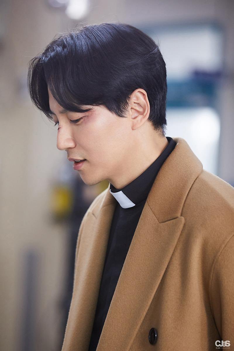 김해일 카라멜코트도 좋은데 콧등에 상처도 좋음