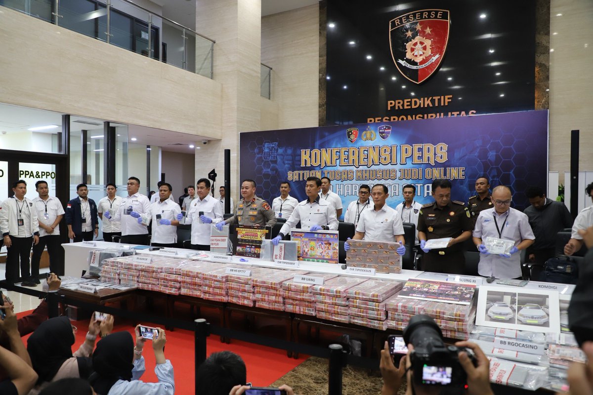 Salut buat Polri yang terus gencar memberantas judi online! Tindak tegas para pelaku perusak moral generasi muda. #StopJudol #BerantasJudol