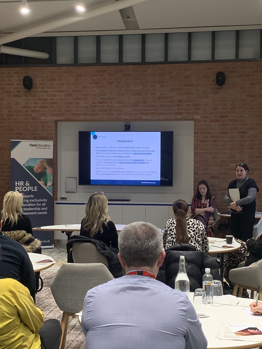 Laura Clark tweet media