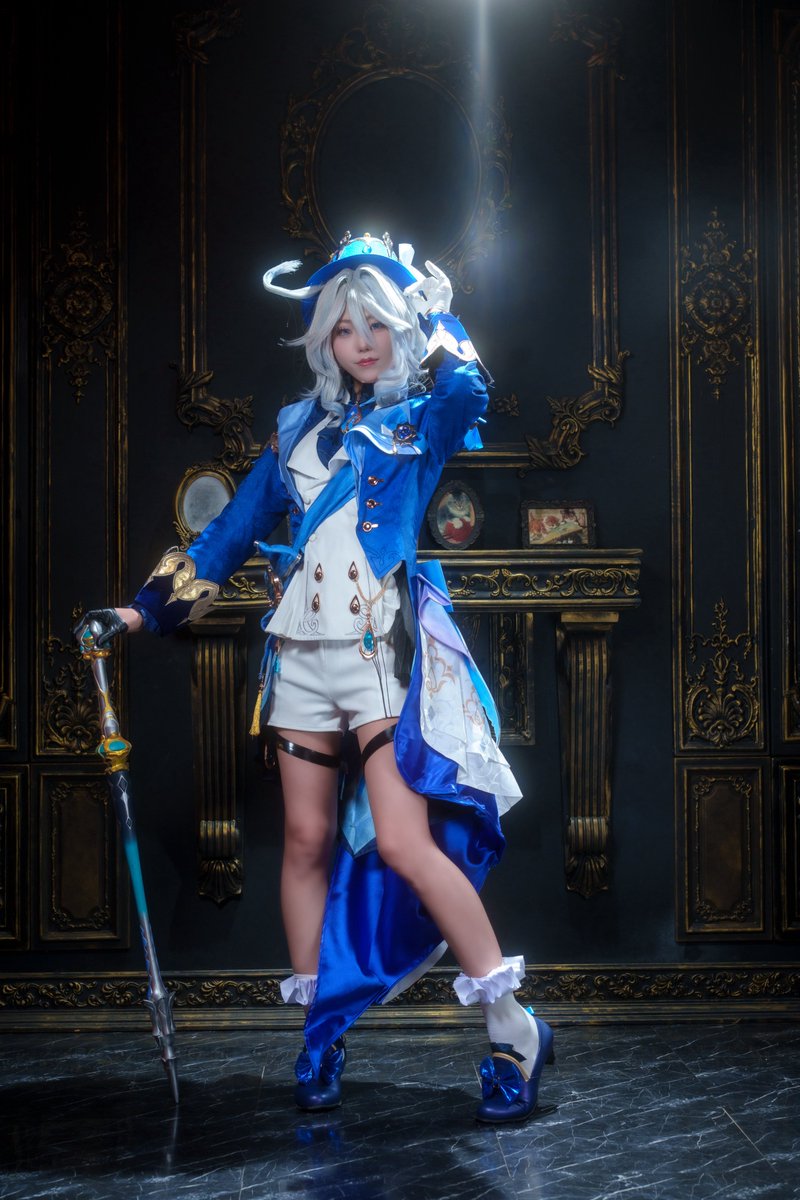 この写真もこの位置にやや逆光気味にトップライトいれるの、普通の