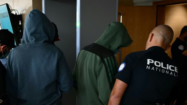 🚨Attention, tweet compliqué à lire… 

Marseille : Icham Merouane et Mohamed Benalou, 2 algériens en situation irrégulière jugés pour avoir violemment dépouillé puis violé à tour de rôle une étudiante sous les yeux de son ami, prisonnier d’une lame de couteau sous la gorge.

Le