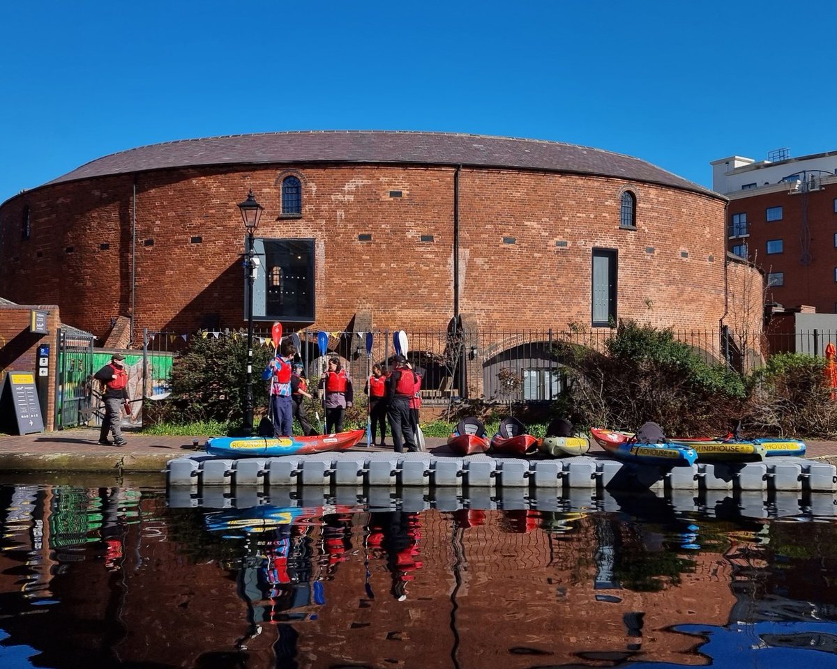 BhamRoundhouse's tweet image. Not long until tours date for 2025 go live! #SeeTheCityDifferently this year on a kayak tour through the heart of Birmingham’s canals or a walking tour of Birmingham or our building.
Tickets go live at the end of January! We can't wait to see you!
#Birmingham