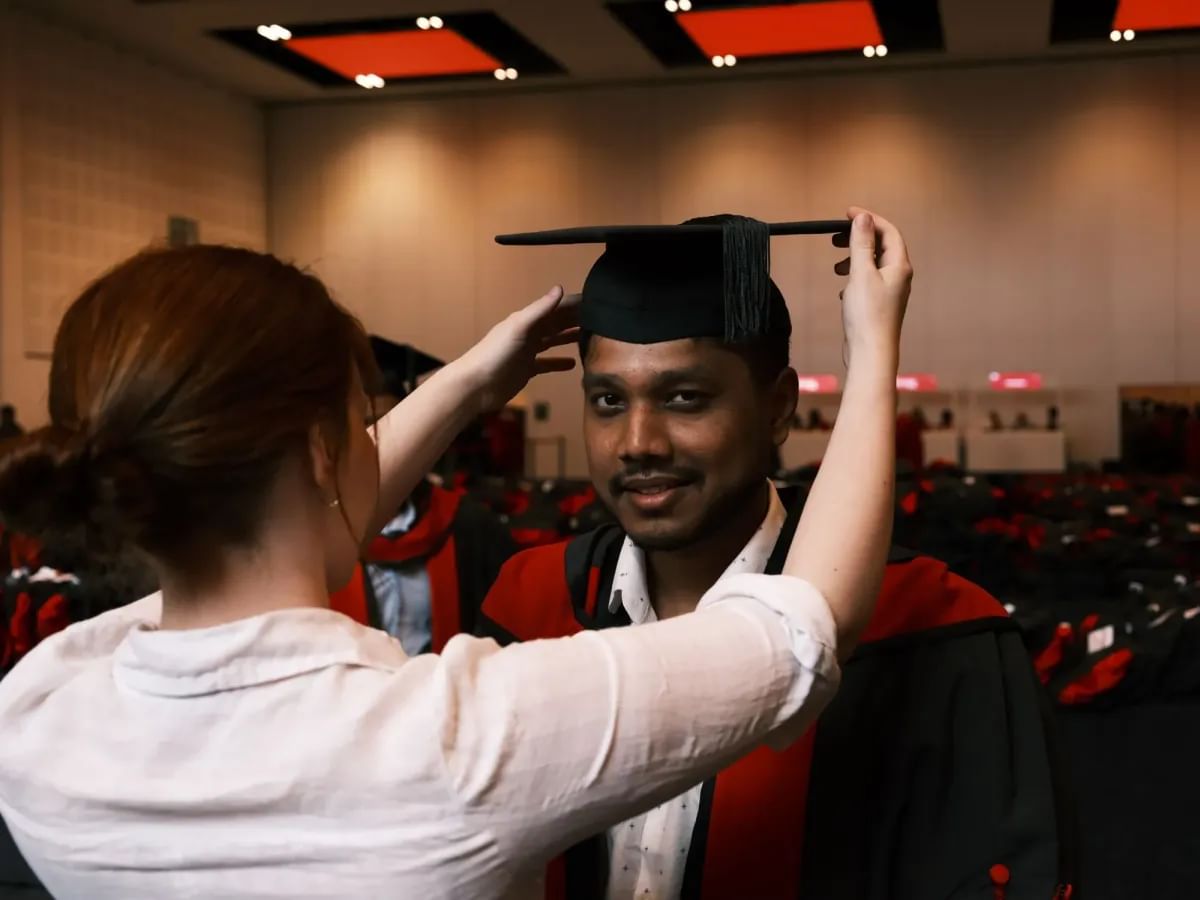 Prifysgol De Cymru tweet media