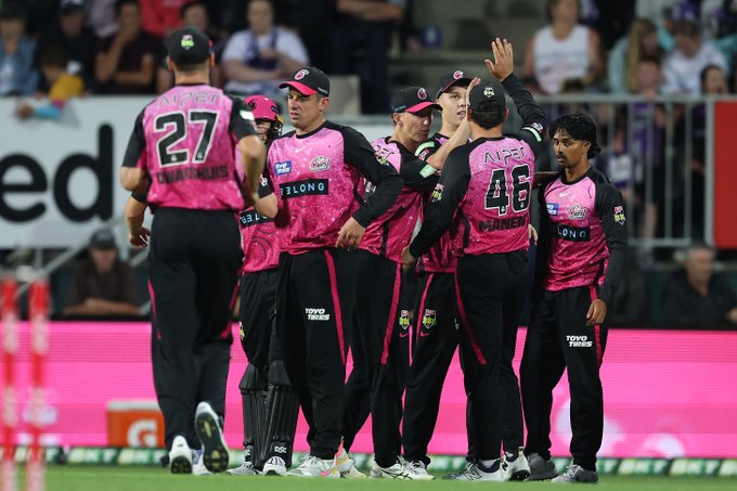 Sydney Sixers need 174 runs to win the Qualifier 1. 📹 Credits: Twitter/BBL