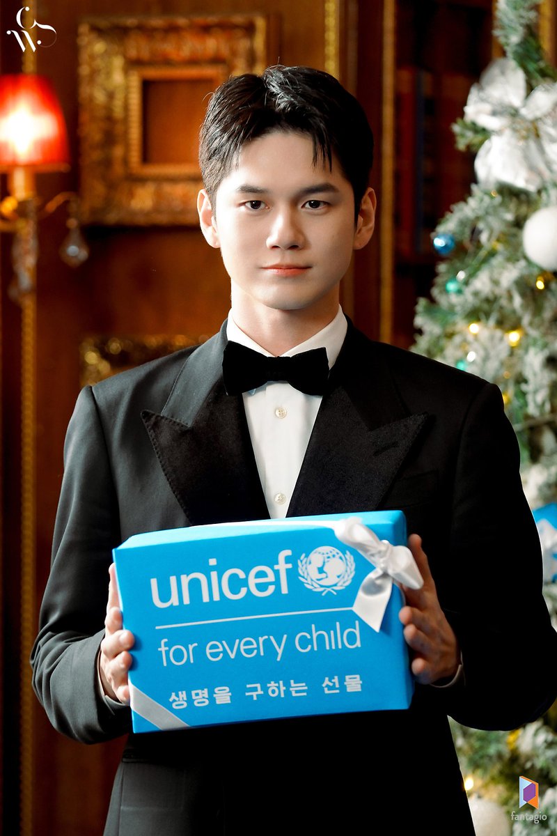 Ong Seongwu x UNICEF Korea's Life-Saving Gift Campaign Behind Photos (1)

🔗: naver.me/55rEcape

#옹성우 #ONGSEONGWU