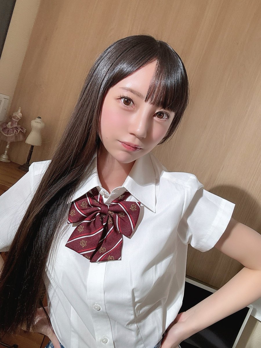 新作みあちゃんまた制服着てるね🥹笑 https://t.co/iq79TdhS5l