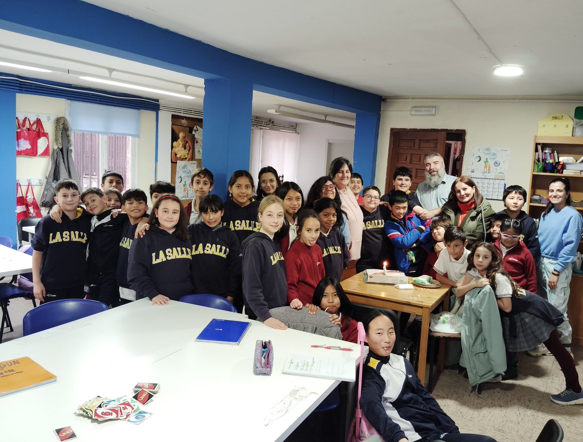 #Espacioni2 
Celebrando la vida de Mª Carmen con los niños y niñas del espacio Ni2 
Una suerte poder seguir creciendo juntos