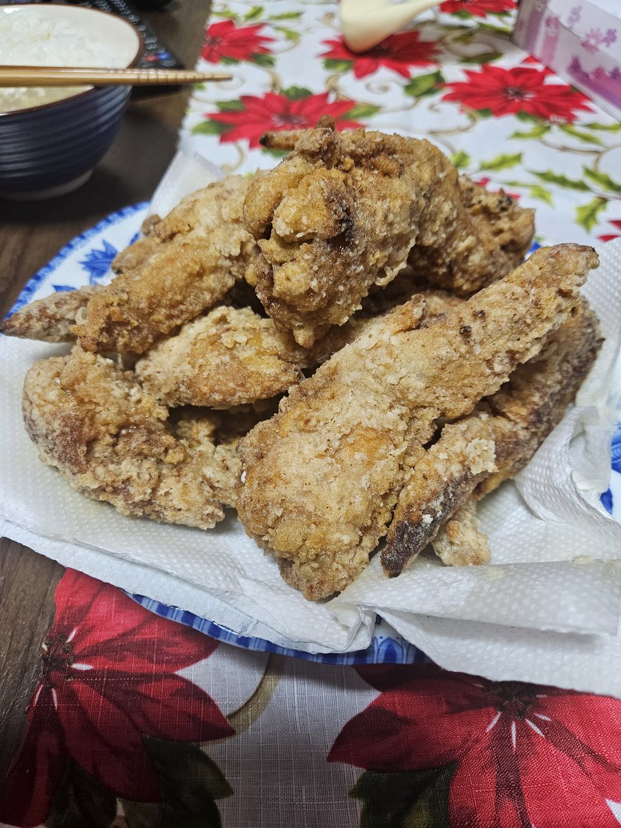 ma_ster_kn's tweet photo. 晩御飯、手羽先の唐揚げ https://t.co/inULysQsiq