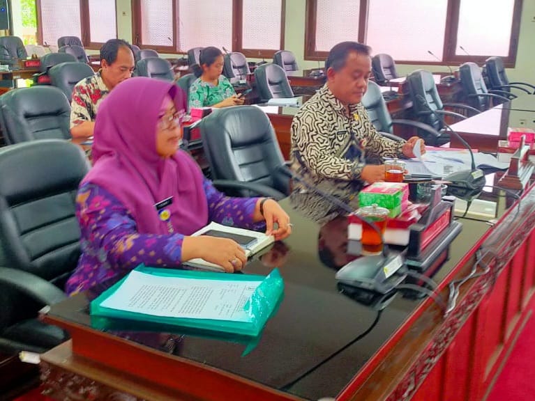 Focus Group Discussion (FGD) I Komisi IV DPRD Kab. Wonogiri dalam rangka Kajian tentang Indikator Kemiskinan yang Menyebabkan Permasalahan Sosial dan Pencegahannya, Kamis 16 Januari 2025.