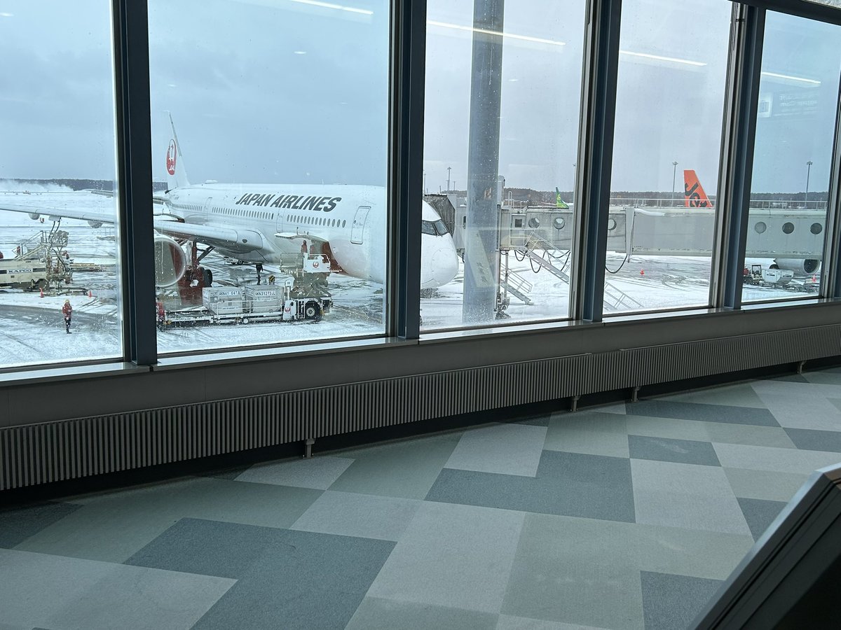 snowkitty1224's tweet photo. 5年ぶりの飛行機が、すでに10分遅延決定してた😛 https://t.co/m3jGnFNCaH