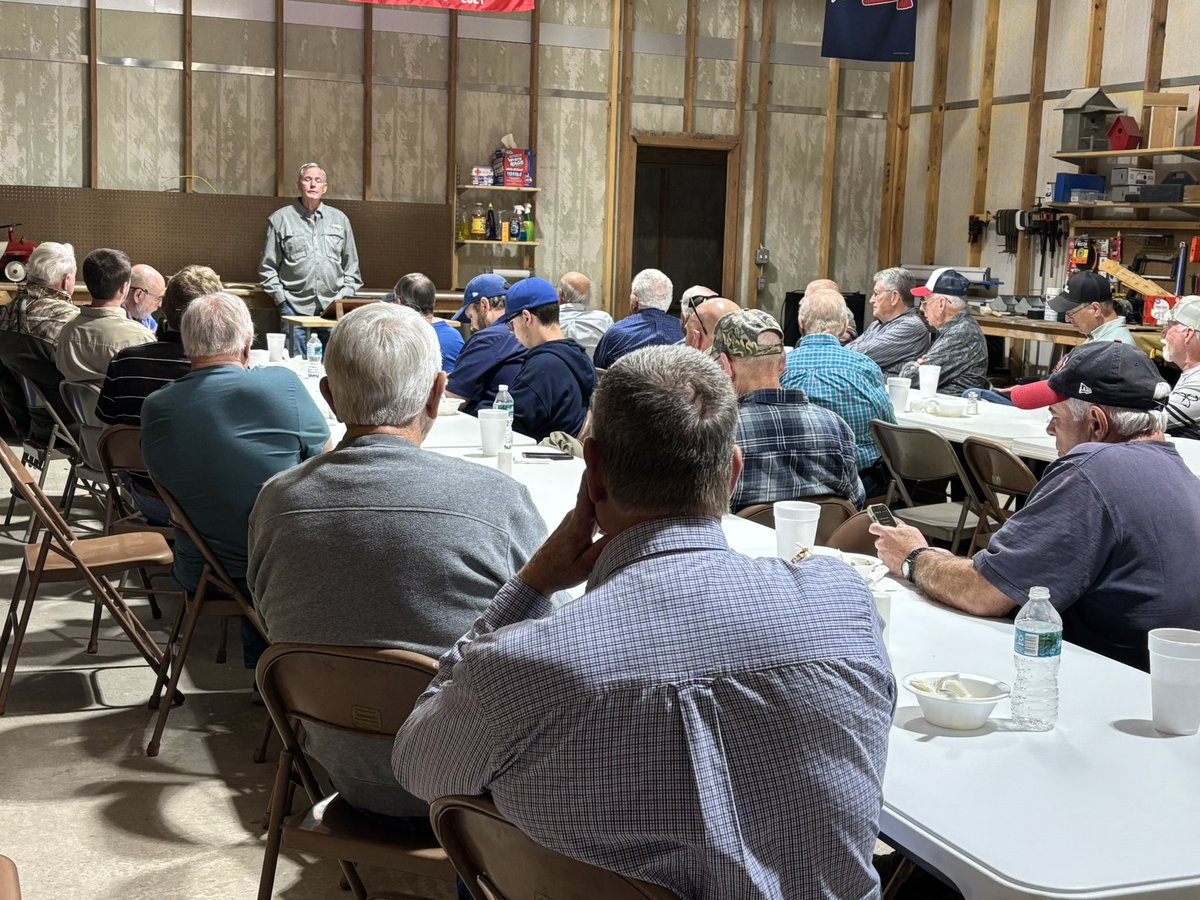 DrStevenRuff's tweet photo. Tonight, 27 men were challenged at Iron Works by Pastor Gary French to set the right priorities. #mensministry #proverbs22 https://t.co/W3AfQpJRsB