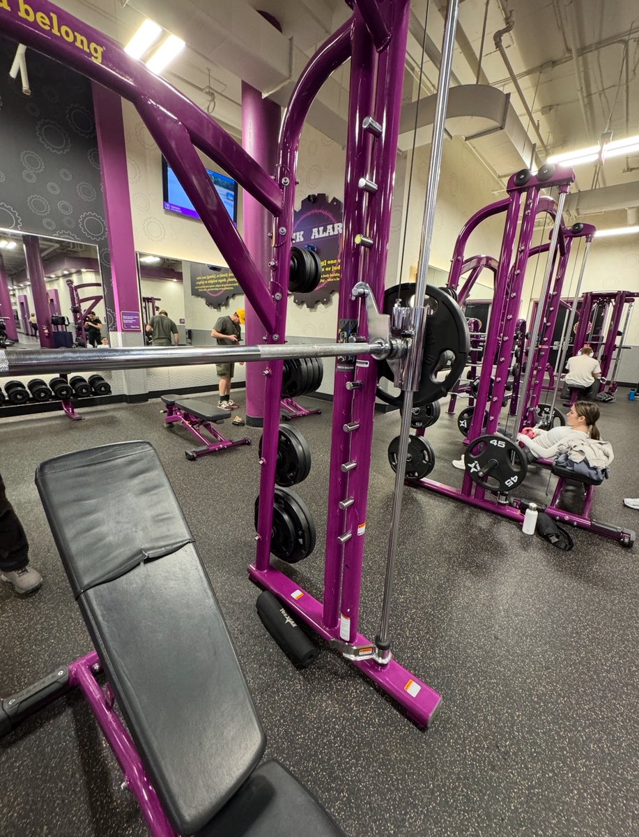 reshtalk's tweet photo. @MatrixFitnessUS @PlanetFitness 
Is the bench facing the right direction.  Is it me or are the two slide bars not at 90 degrees. https://t.co/BaeU0ueV4t