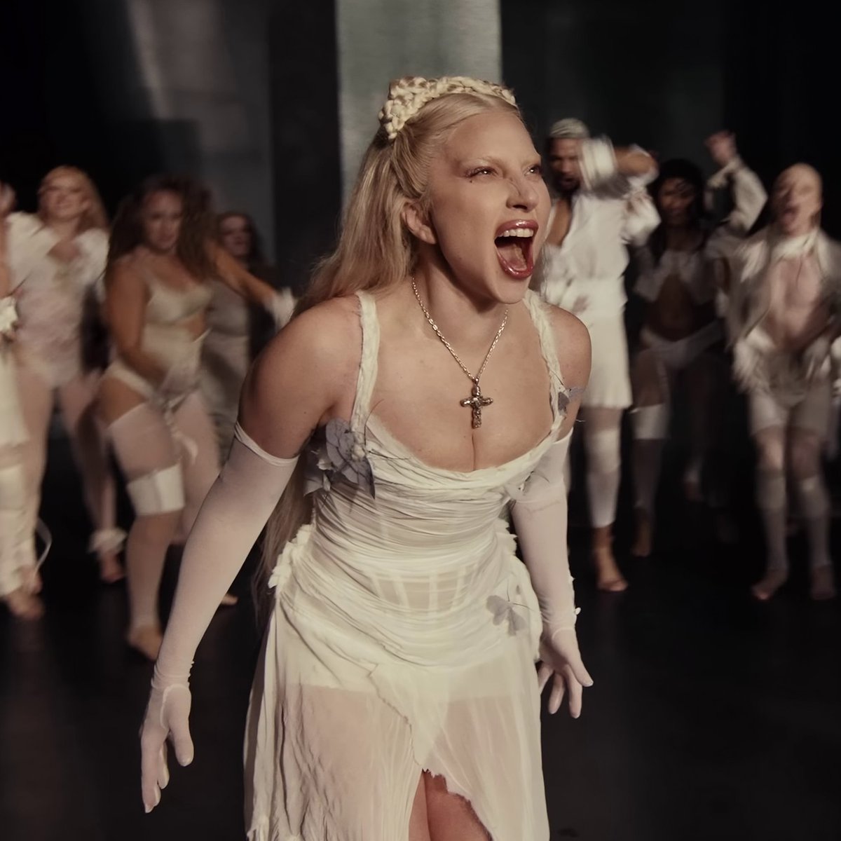 RDTLadyGaga's tweet image. E pra encerrar, de surpresa, valendo um voucher de R$250 na Universal Music Store, poste um print ouvindo &quot;Abracadabra&quot; AGORA na sua plataforma preferida!

Para participar, também dê RT nesse tweet.