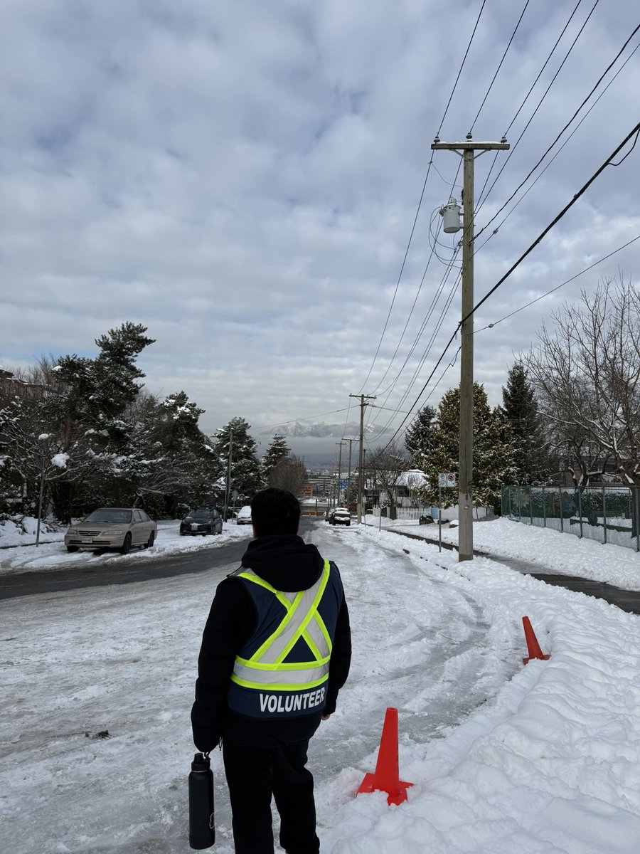 Giving a hand at Mount Pleasant Elementary School making sure kids are being picked up from designated areas. Remember to watch out for kids crossing the street, especially in these icy conditions ❄️❄️