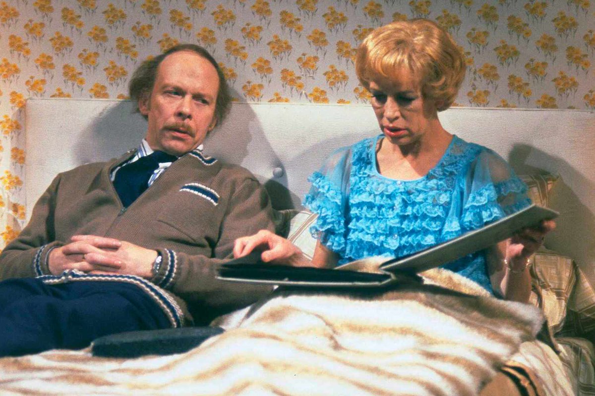 GenTVquadrata's tweet photo. Brian Murphy
Scomparso a 92 anni domenica #2febbraio

Noto per interpretazione di George Roper in "George e Mildred" e prima in "un uomo in casa", Sitcom brittaniche anni 70
Personaggio ripreso in "3 cuori in affitto" Stanley Roper, sitcom americana

25.9.1932-2.2.2025
#RipTV🌾 https://t.co/CYfe0TxGU8