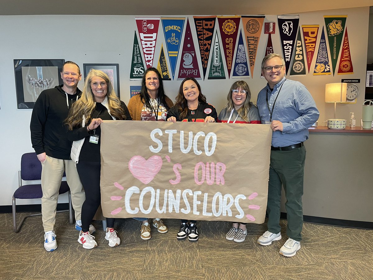 CounselorsPHS's tweet photo. Who has the BEST STUCO? Park Hill South does! Thanks for making National School Counselor week special 💕 @ParkHillSouthHS @SOUTH_STUCO https://t.co/878OL2qSrS