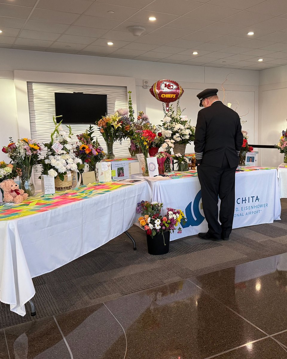 AmericanAir's tweet image. The night of January 29 forever changed our airline, and our hearts have been heavy over the lives lost on Flight 5342. We are grateful for the outpouring of support as we grieve the loss of our passengers and team members.