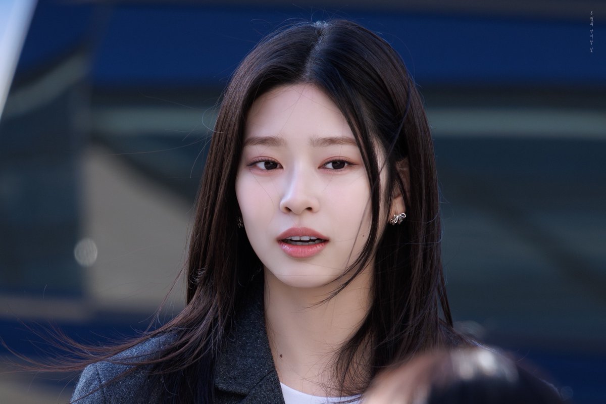 August31_2018's tweet photo. 🌼 HAPPY MINJU DAY 🌼

민주야 생일 축하해 🎂
사랑하는 사람들과 행복한 하루 보내 🤍

#밍들레와_함께하는_밍탄절
#BloomingWithMinju
#김민주 #민주 
#KimMinJu #ミンジュ https://t.co/U3DzxeSZbA