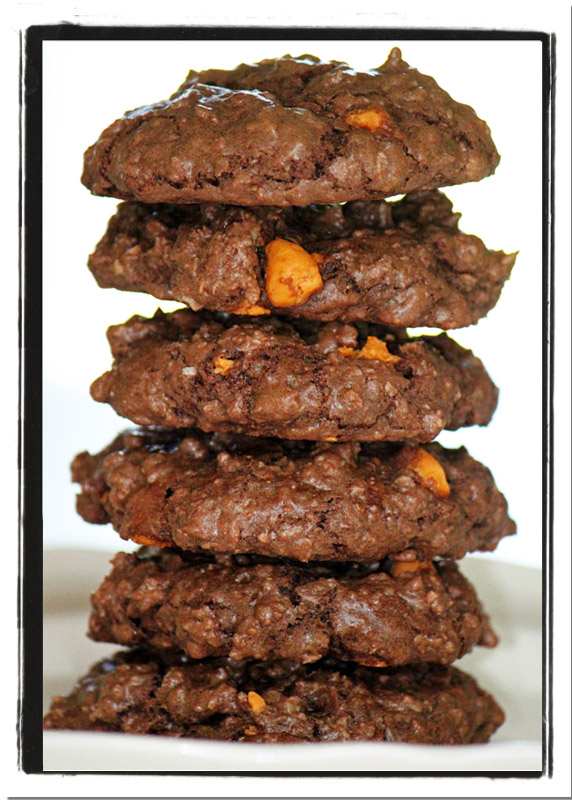 Crispy on the outside and soft and chewy on the inside, these fudgy peanut butter oatmeal cookies are easy to make, delicious, and addictive.  

Recipe: vegannook.com/recipe/fudgy-p…  #vegan 👩‍🍳🍪