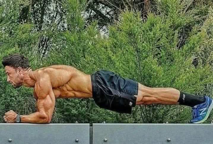 AtoZFitness's tweet image. ✅#Benefits of #Plank #Exercise ⚡💪

1_ Strengthening the body's muscles
2_ Burning fat
3_ Tightening sagging body and stretch marks
4_ Strengthening the nerves

👇👇👇