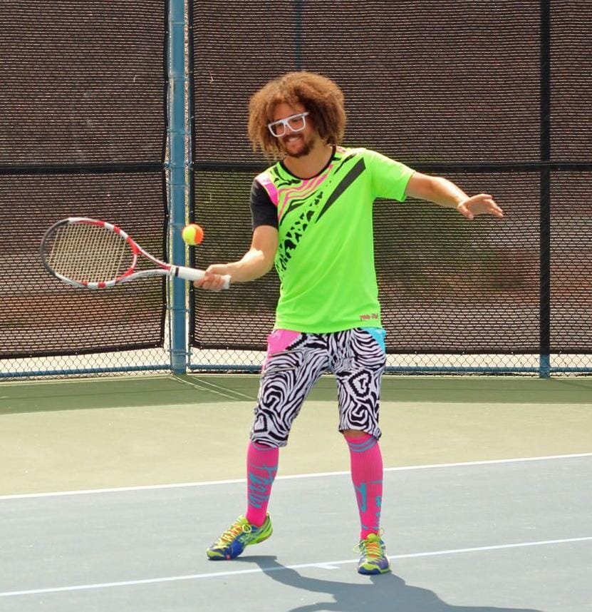 Mañana, el cantante Redfoo, ex novio de Vika Azarenka, va a estar jugando el CUADRO PRINCIPAL del M15 Sharm ElSheikh con 49 años (!!!). Recibió un WC por parte de la organización.

Esta no es la primera vez que Stefan Gordy (su nombre real), juega un torneo profesional. La semana
