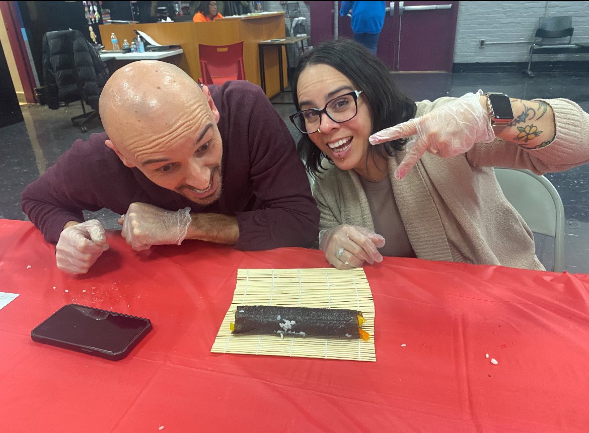 TheraErickson's tweet image. PS75 Teacher Team Building with a taste of veggie 🥗 sushi!  #LearningCommunity #TeamBuilding #HealthyChoices