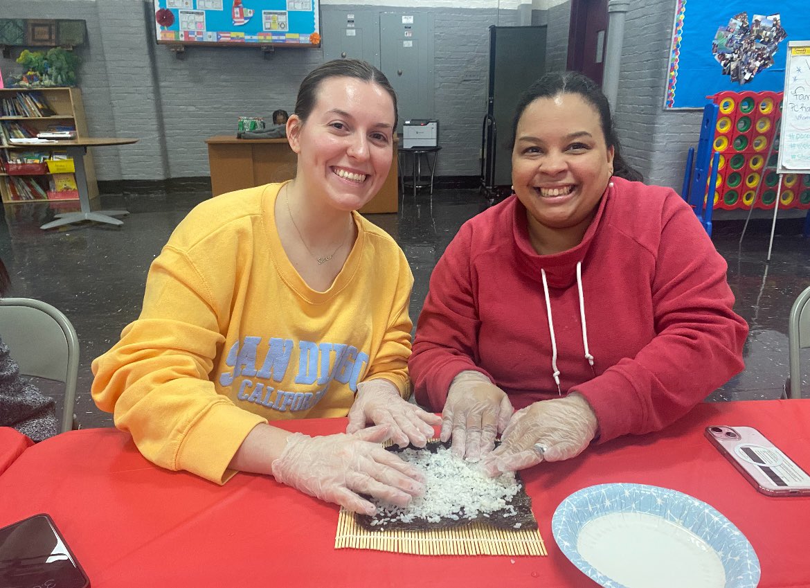 TheraErickson's tweet image. PS75 Teacher Team Building with a taste of veggie 🥗 sushi!  #LearningCommunity #TeamBuilding #HealthyChoices