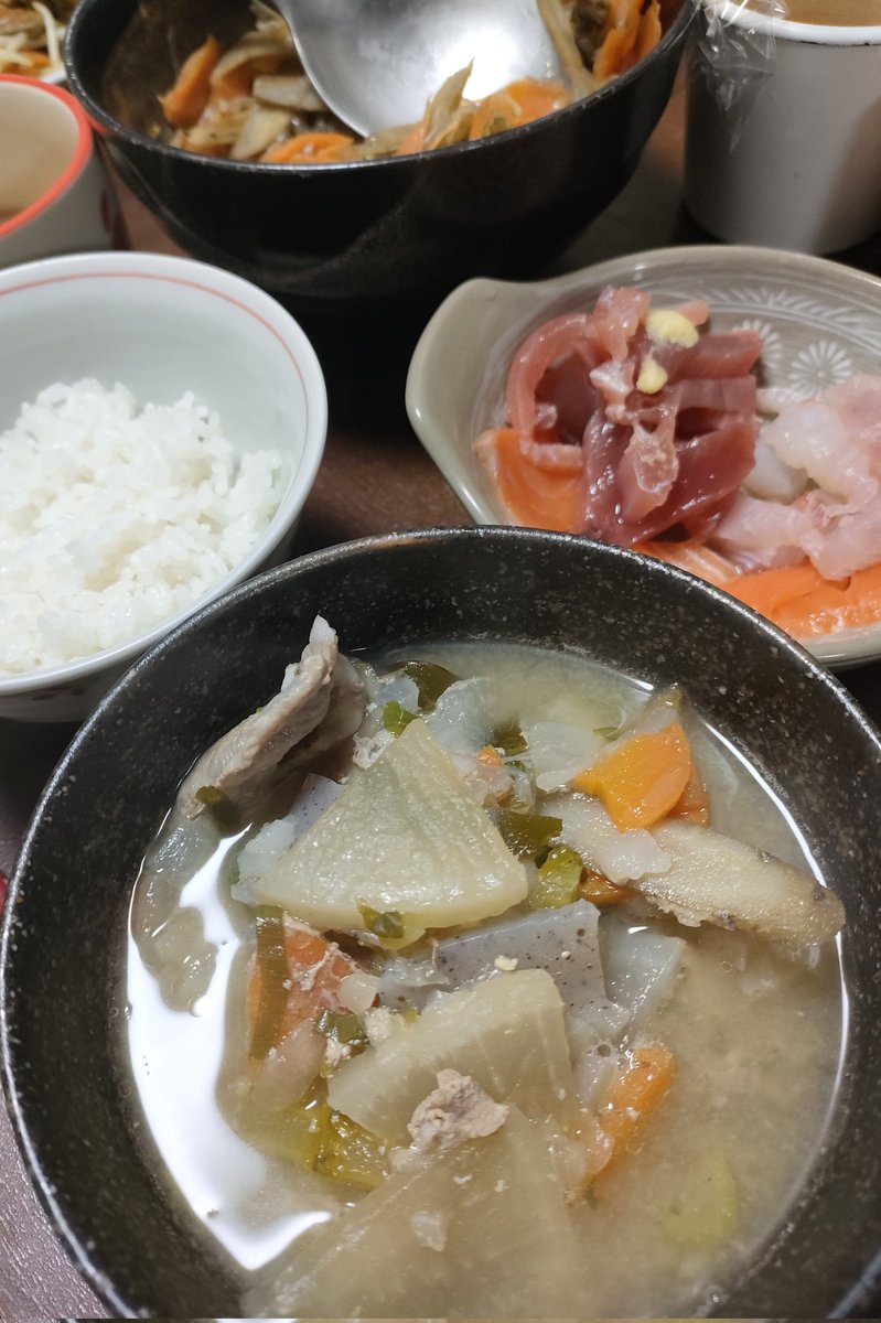 amaguisawaqui's tweet photo. #タイバニ豚汁部
　実は今年に入ってもう３回ほど豚汁を作っております。お肉とお野菜が入っているので栄養的���も安心だし皆喜ぶし。ホットクック的な圧力鍋なら放っとくクッキングで楽だしお肉も柔らかくなります！ https://t.co/yNue2ryozf