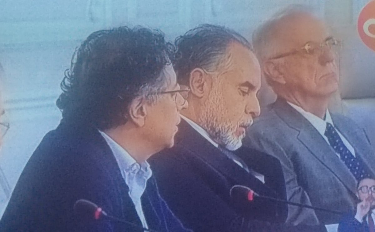 Harol Martinez Nieto (@harolnieto) on Twitter photo Este #FelizMartes viendo el consejo de ministros, digo, que este era el presidente por el que voté, un Gustavo Petro <a href="/petrogustavo/">Gustavo Petro</a> dándole la cara al país, la cara de algunos ministros los deja al descubierto y demuestra q tienen una agenda paralela en contra del pueblo. Este #FelizMartes viendo el consejo de ministros, digo, que este era el presidente por el que voté, un Gustavo Petro <a href="/petrogustavo/">Gustavo Petro</a> dándole la cara al país, la cara de algunos ministros los deja al descubierto y demuestra q tienen una agenda paralela en contra del pueblo.