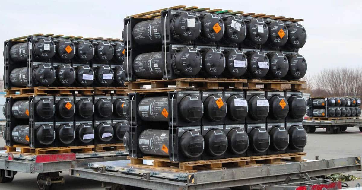 WarLiveFeed's tweet image. ‼️🇺🇦🇷🇺🇺🇸🇪🇺  BREAKING: Ukraine has been granted permission to strike targets inside Russia using Western supplied weapons, lifting previous restrictions that limited such attacks. A major shift in military policy.

#Westernweapons #Ukraine #USA #Europe #UnitedKingdom #Germany