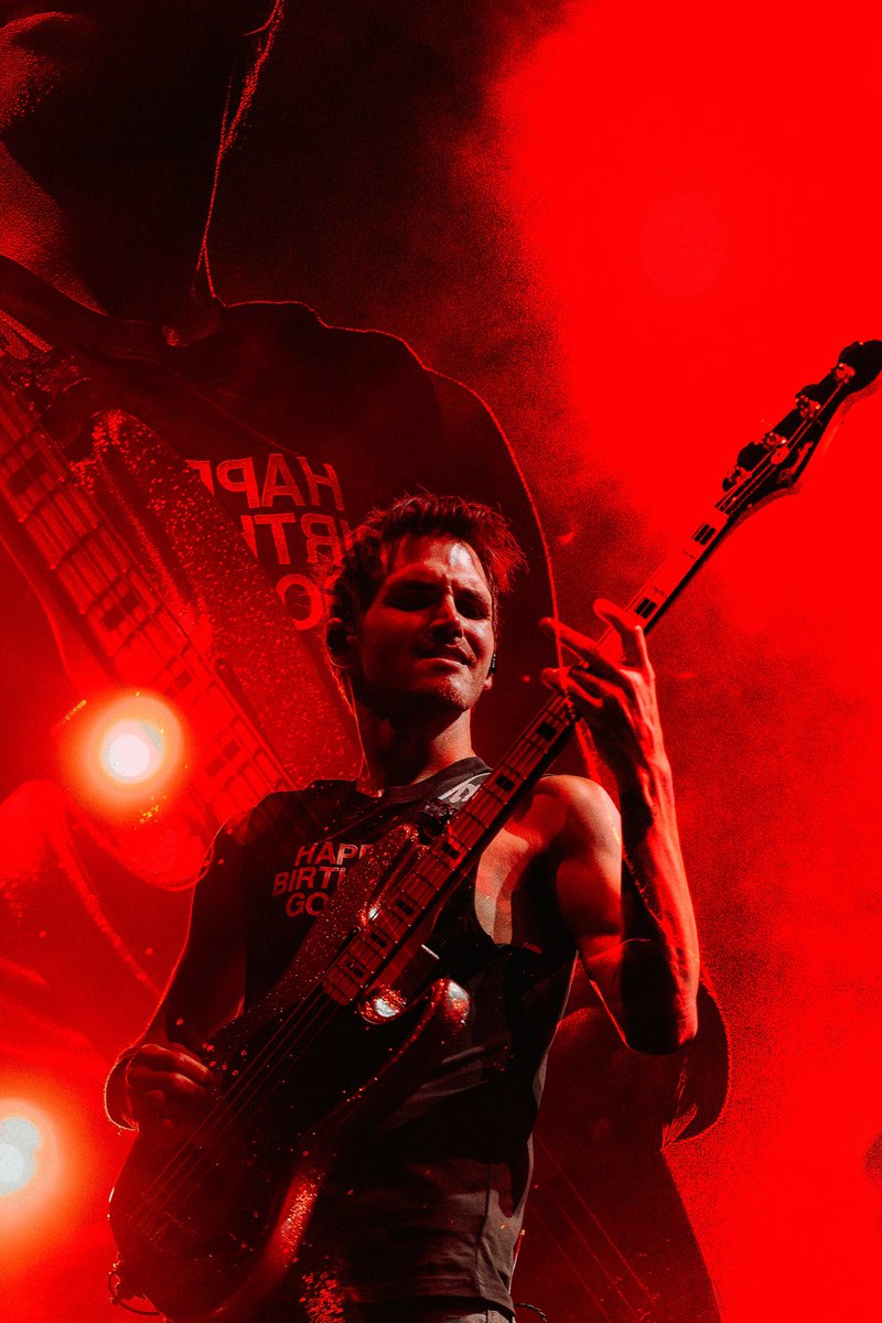 𝕽𝖊𝖉 𝖔𝖋 𝖙𝖍𝖊 𝕽𝖔𝖘𝖊 🥀 

<a href="/mikeyway/">Mikey Way</a> x <a href="/MCRofficial/">My Chemical Romance</a>