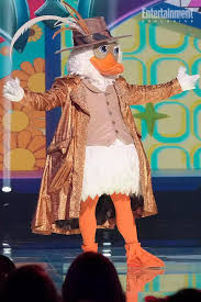 MarkAMystery's tweet photo. Spot the difference... #MaskedSinger #MaskedSinger13 https://t.co/BgcQtSCSLP