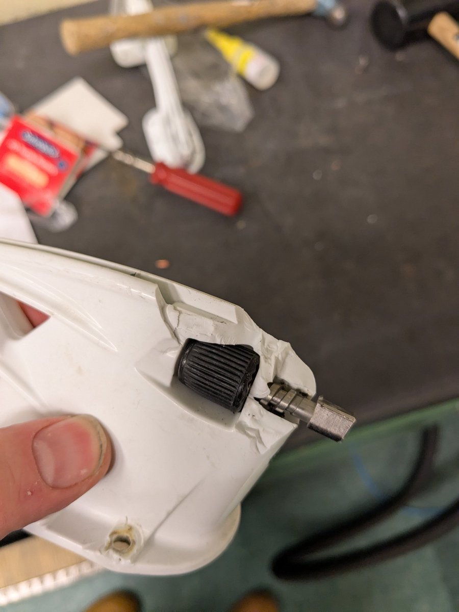 Lite lätt panik när målvakten kommer med den här efter isvärmningen #svbandy