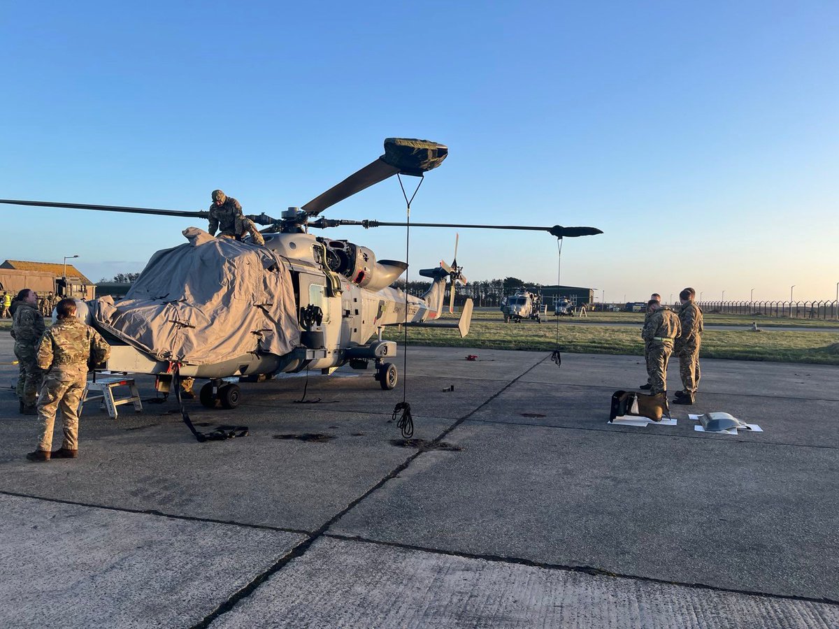 1_Regt_AAC's tweet image. #pitstop for 661 on Ex MAPLE FIRE. Our @Official_REME Aircraft Technicians ensure our wildcat are always combat ready. After being in the air on air to ground ranges, essential maintenance is performed by the round the clock teams.
@aacrecruiting @ArmyAirCorps @BritishArmy