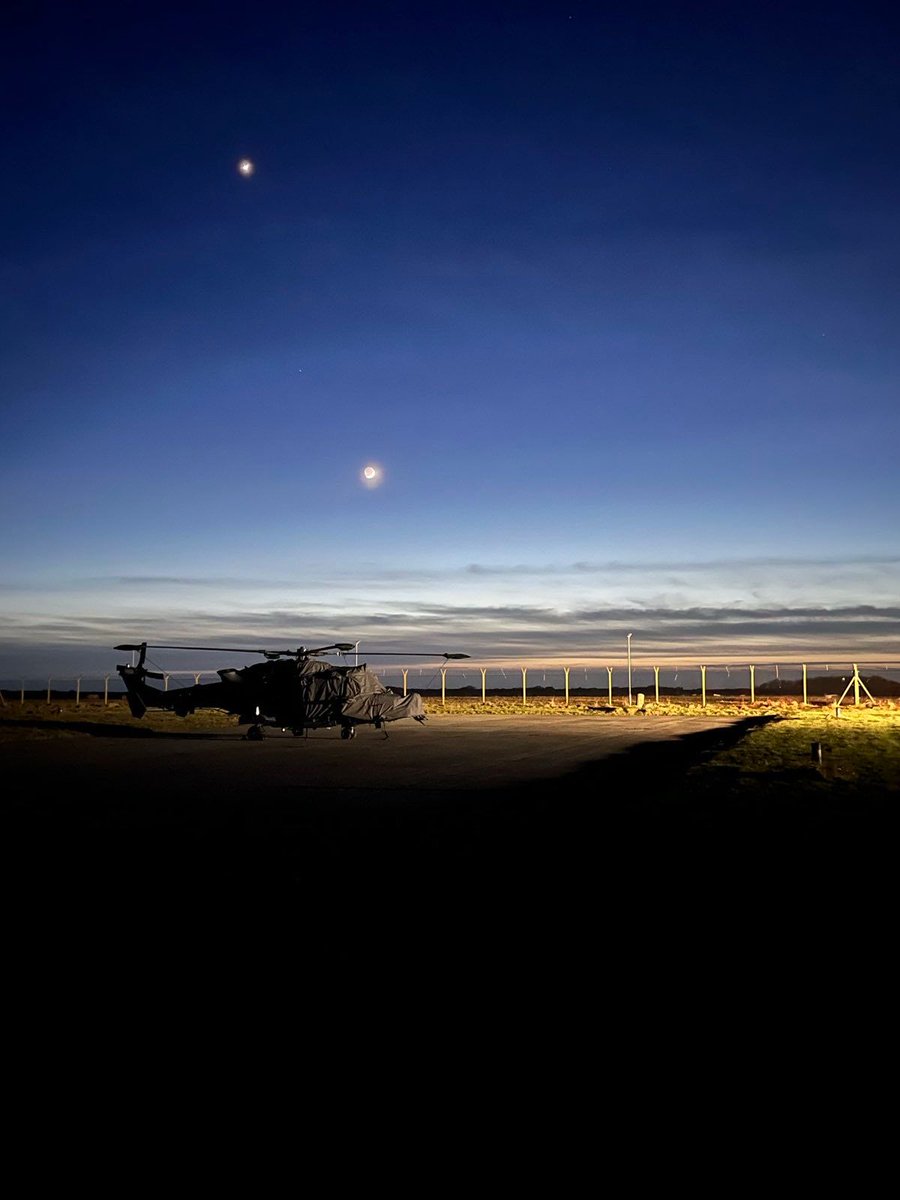 1_Regt_AAC's tweet image. #pitstop for 661 on Ex MAPLE FIRE. Our @Official_REME Aircraft Technicians ensure our wildcat are always combat ready. After being in the air on air to ground ranges, essential maintenance is performed by the round the clock teams.
@aacrecruiting @ArmyAirCorps @BritishArmy