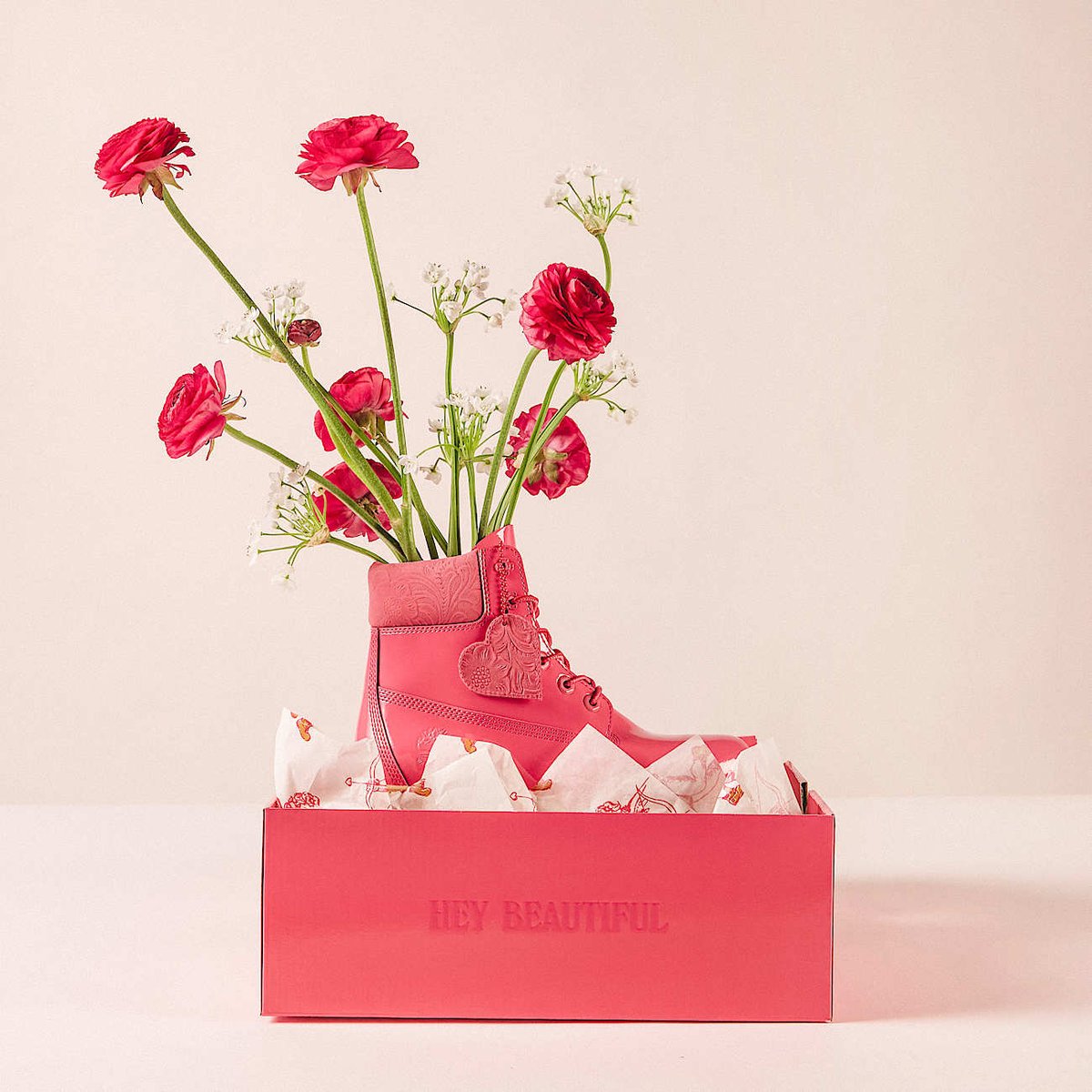 Karmaloop's tweet photo. Who needs a Valentine when you’ve got pink Timbs?💕 
Shop the sweetest drop now. 

#SoleMate #Timberlands #Timbs #TimbsForHer  #PinkTimbs #ValentineStyle #SoleStyle #StreetStyle #TrendyFootwear https://t.co/SPisimWd8I