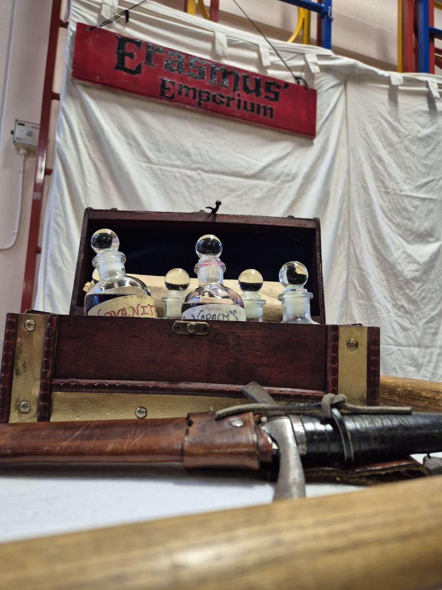 Two brilliant days at Almond Hill Juniors in Stevenage. #Year5 &amp; #Year3 2 #CreativeWritingadventure s 
Y5 learned about #Beowulf and we took a look at #portalstories with Y3. Great fun, really engaged kids always happy to go back.