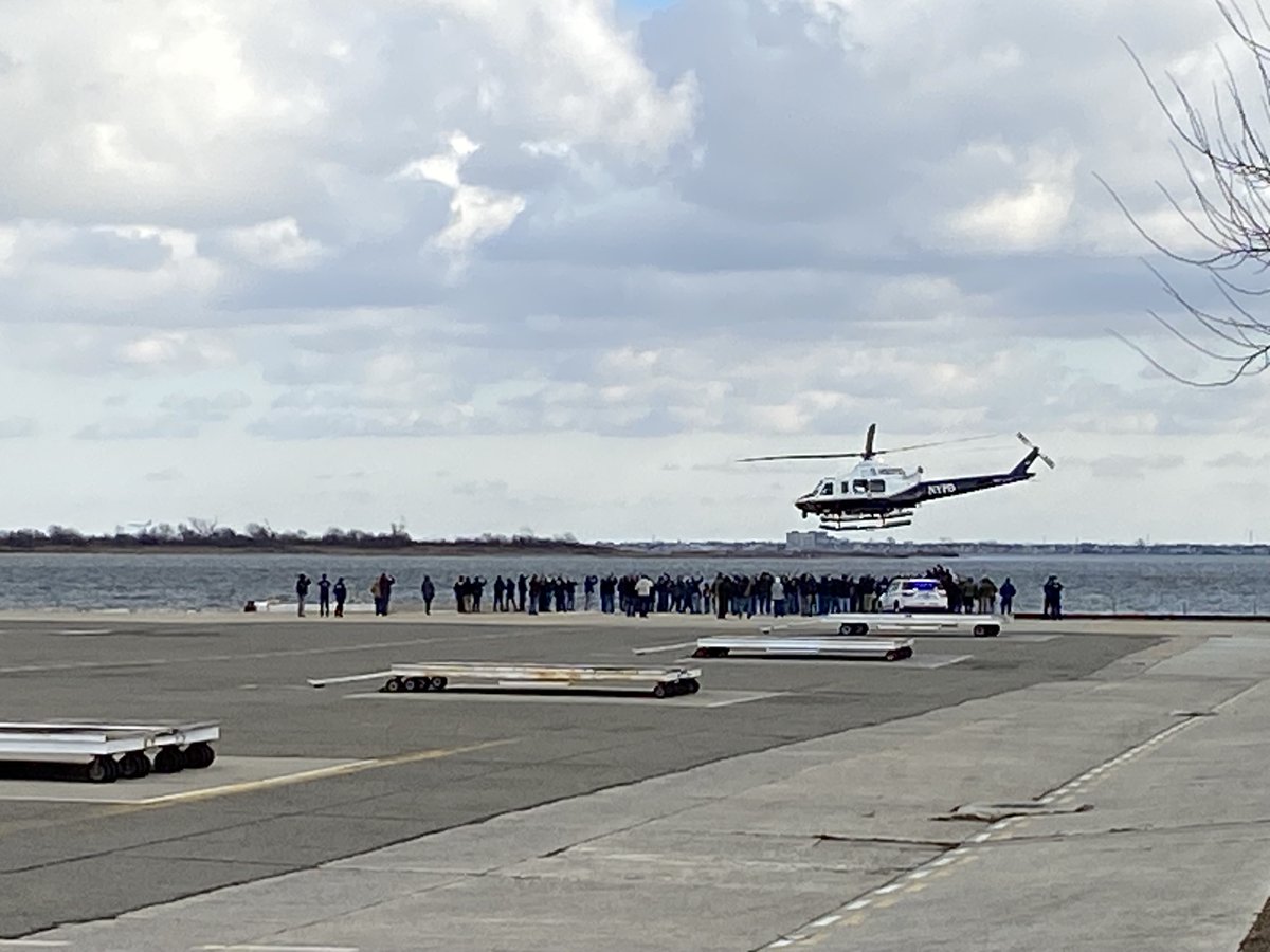 FBINAAQuantico's tweet photo. This past weekend, Session 293 had an incredible opportunity to visit the NYPD and the Special Operations Division Aviation Unit! 🚁 They got an exclusive look at their operations and even witnessed an amazing flyover. 🌟📸💙#NYPD #AviationUnit #Session293 https://t.co/py0HULkS4u