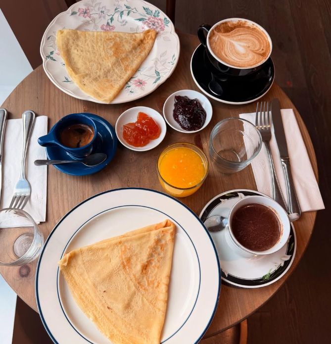 DarienBOR's tweet photo. Breakfast at Crêpes Choupette has everything you need to get your day started on the right foot! Never forget the fresh squeezed orange/grapefruit juices!

#townofdarien #crepeschoupette #darienboardofrealtors #shoplocaldarien #breakfastindarien #darienfood #eatindarien https://t.co/rBkzQVvozd